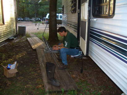 Кирилл Постельных, вот в таких условиях он пишет путевые заметки